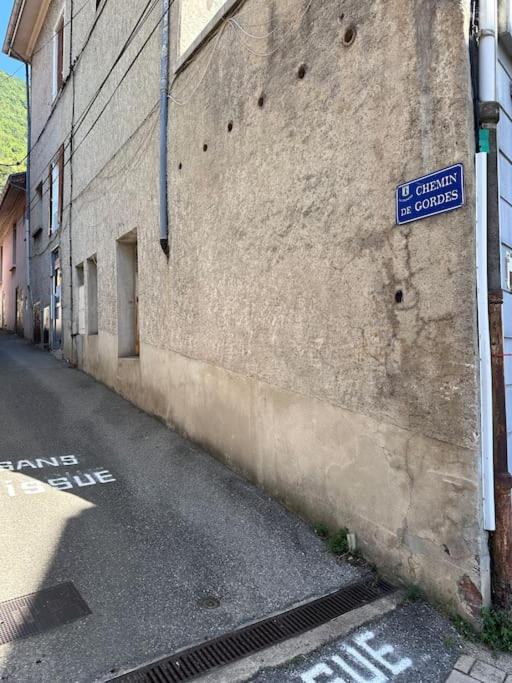 Joli Proche Hopital Apartment *