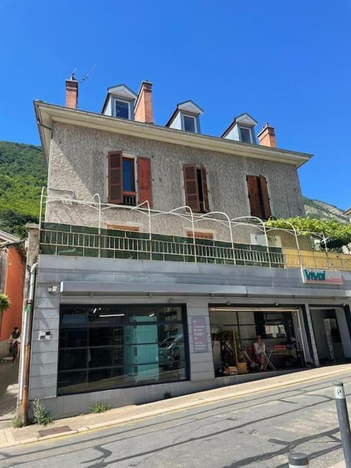 Joli Proche Hopital Apartment